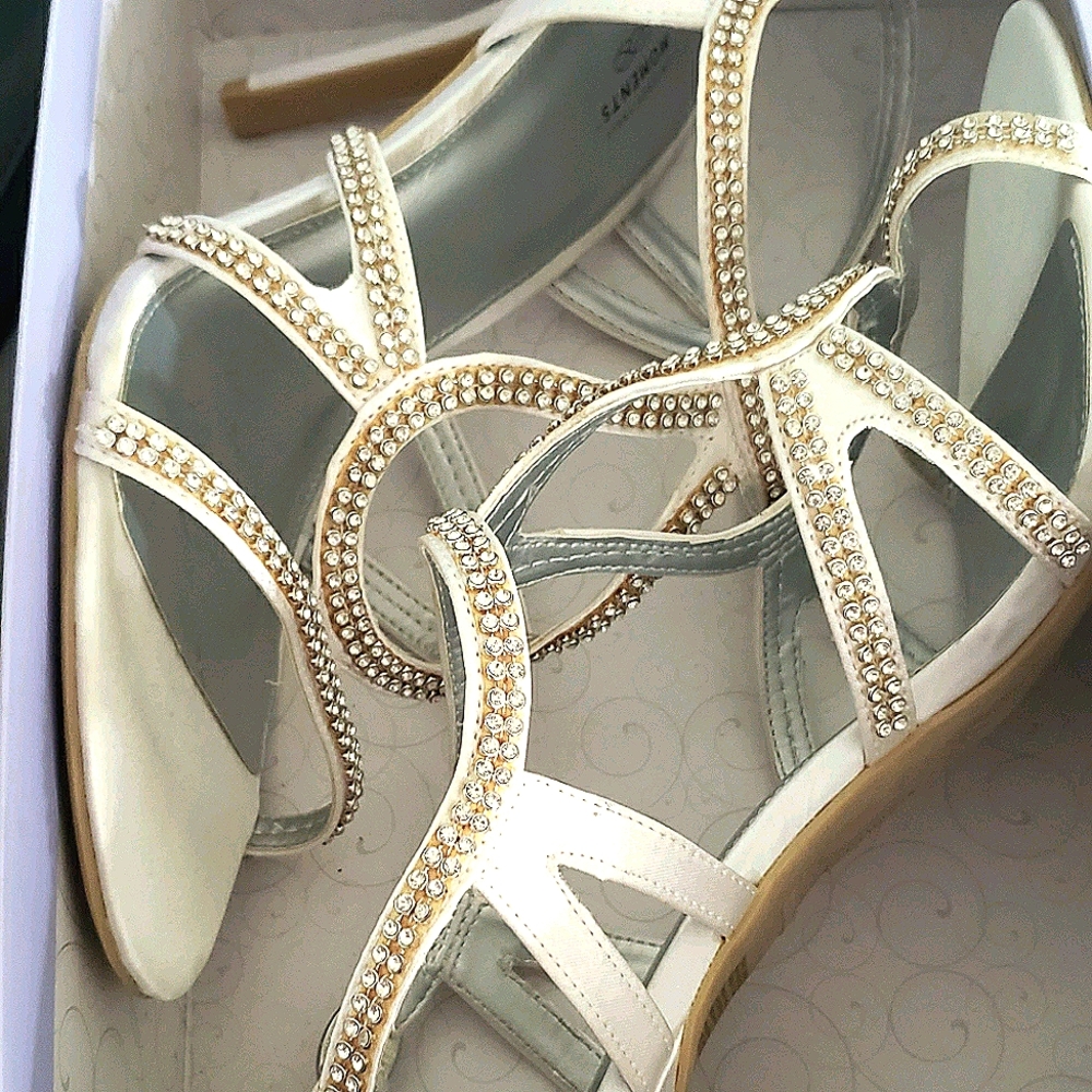 Beautiful formal pumps